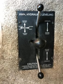 How to repair hydraulic leveling jacks on an RV